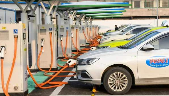 关于印发《四川省加快推进充电基础设施建设支持新能源汽车下乡和乡村振兴工作方案》的通知(川发改办〔2023〕542号)