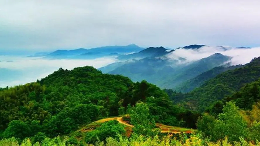 湖北黄冈大别山