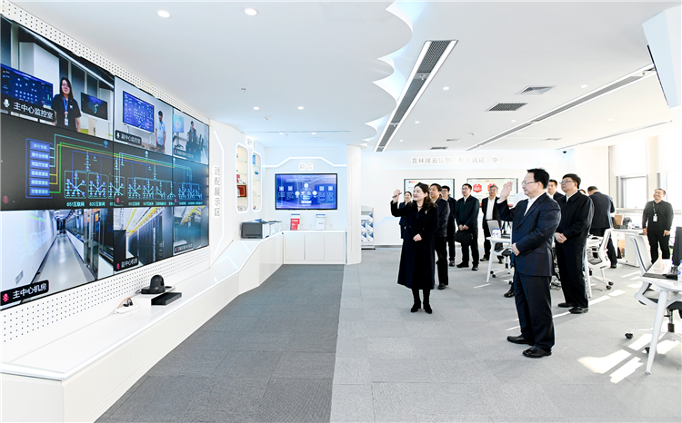 景俊海调研大数据产业集群建设工作并主持召开座谈会——在系统集成设施配套数据应用上下功夫 促进大数据产业集群规模扩大能级跃升