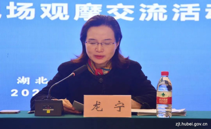 湖北全省“扫干净、码整齐、清通透”百日攻坚行动暨“山边水岸”公共空间整治现场观摩交流活动在黄冈举行