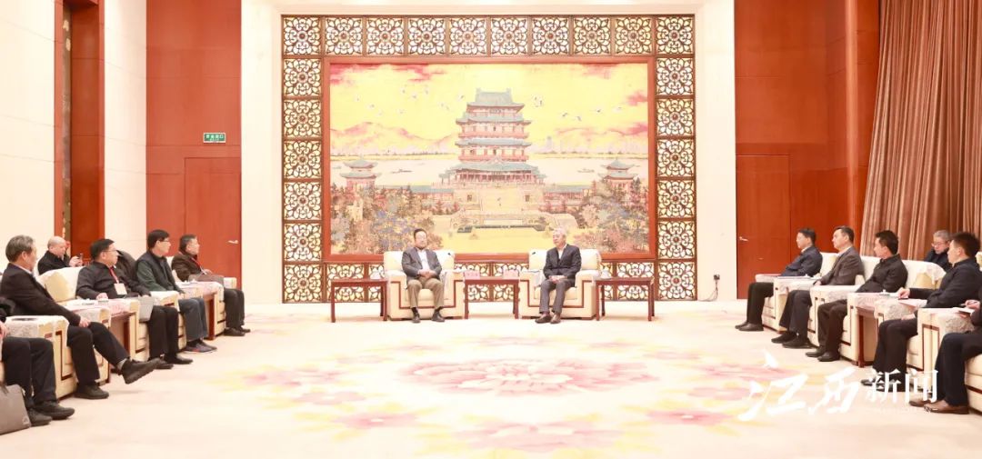 “才聚江西·智荟赣鄱—绿色低碳发展院士论坛暨百名博士江西行”活动启动