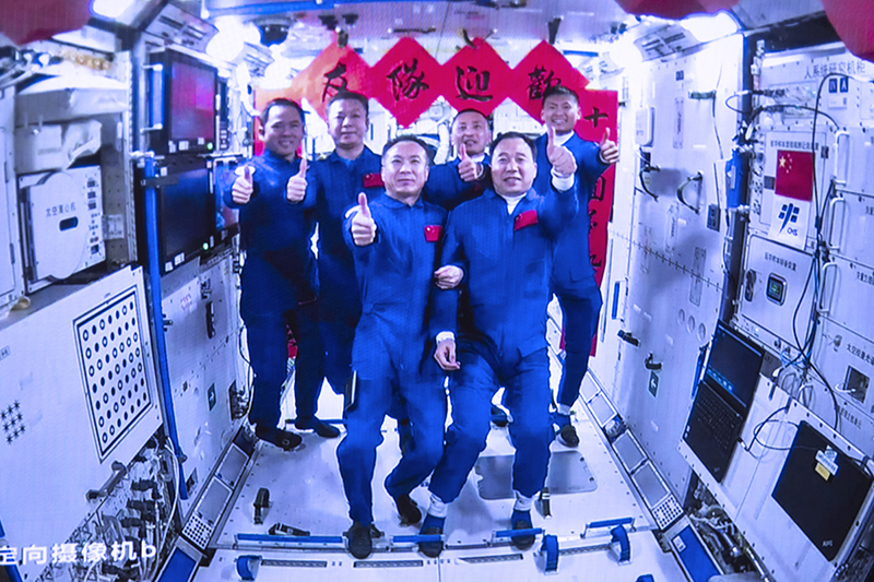 登高壮观天地间——以习近平同志为核心的党中央引领全面建设社会主义现代化国家迈上新征程