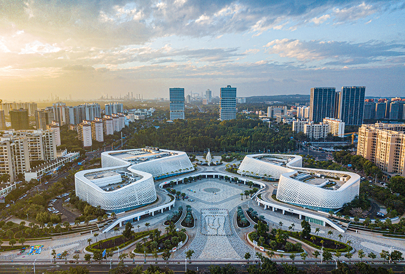 登高壮观天地间——以习近平同志为核心的党中央引领全面建设社会主义现代化国家迈上新征程