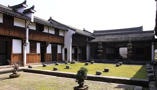 浙江省房屋建筑与装饰工程预算定额(2018版) 下册包含的内容可以大致归纳为以下几个方面，参考文章中的相关信息如下：