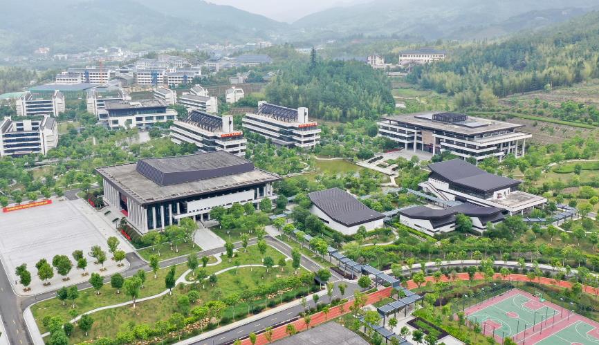 项目建设地址:最初批复的建设地址为古田县泮洋乡凤梅亭村棋岗山,但在后续初步设计及概算批复中,建设地址变更为古田县城东街道湖滨村和城西街道宝峰村。